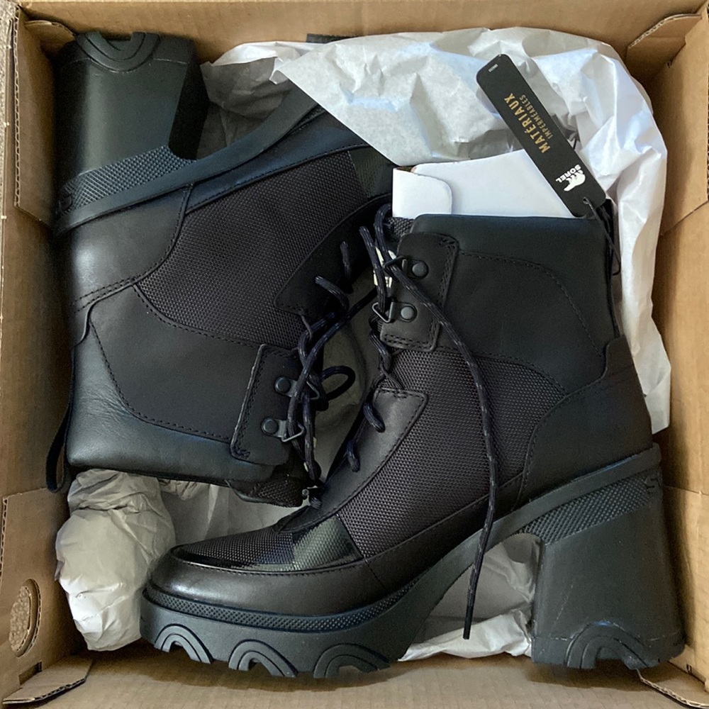NWT Sorel Brex Heel Lace Boot